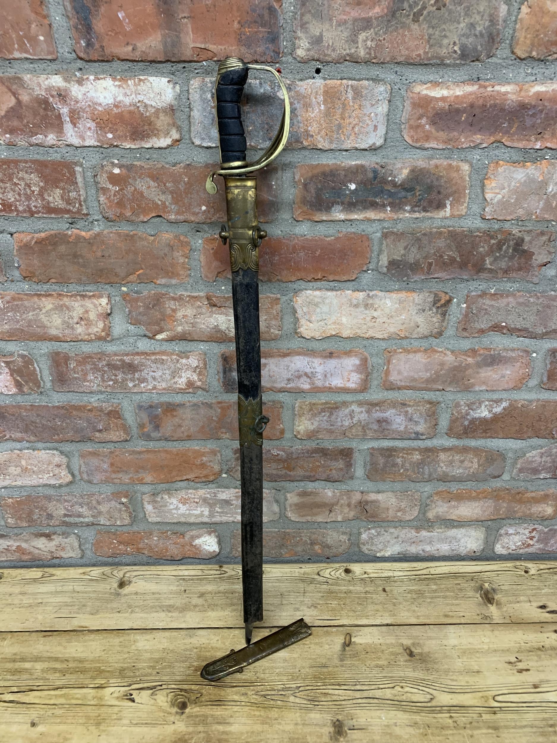 19th century French light cavalry sword with curved fullered blade, 70cm blade, 82cm overall length - Image 3 of 3