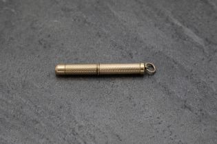 9ct engine turned propelling toothpick, 5cm long, 7.2g