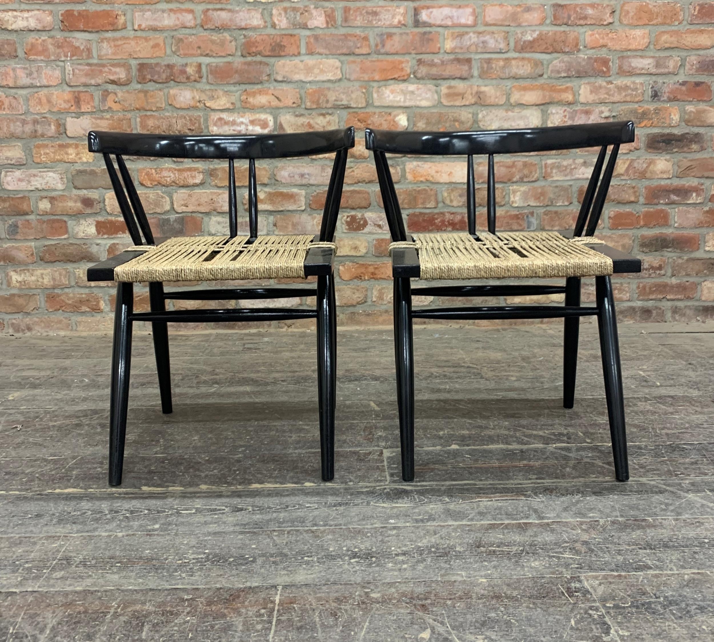 George Nakashima (1905-1990, American), "Ahmedabad" pair of chairs ebonised frames with woven - Bild 3 aus 4