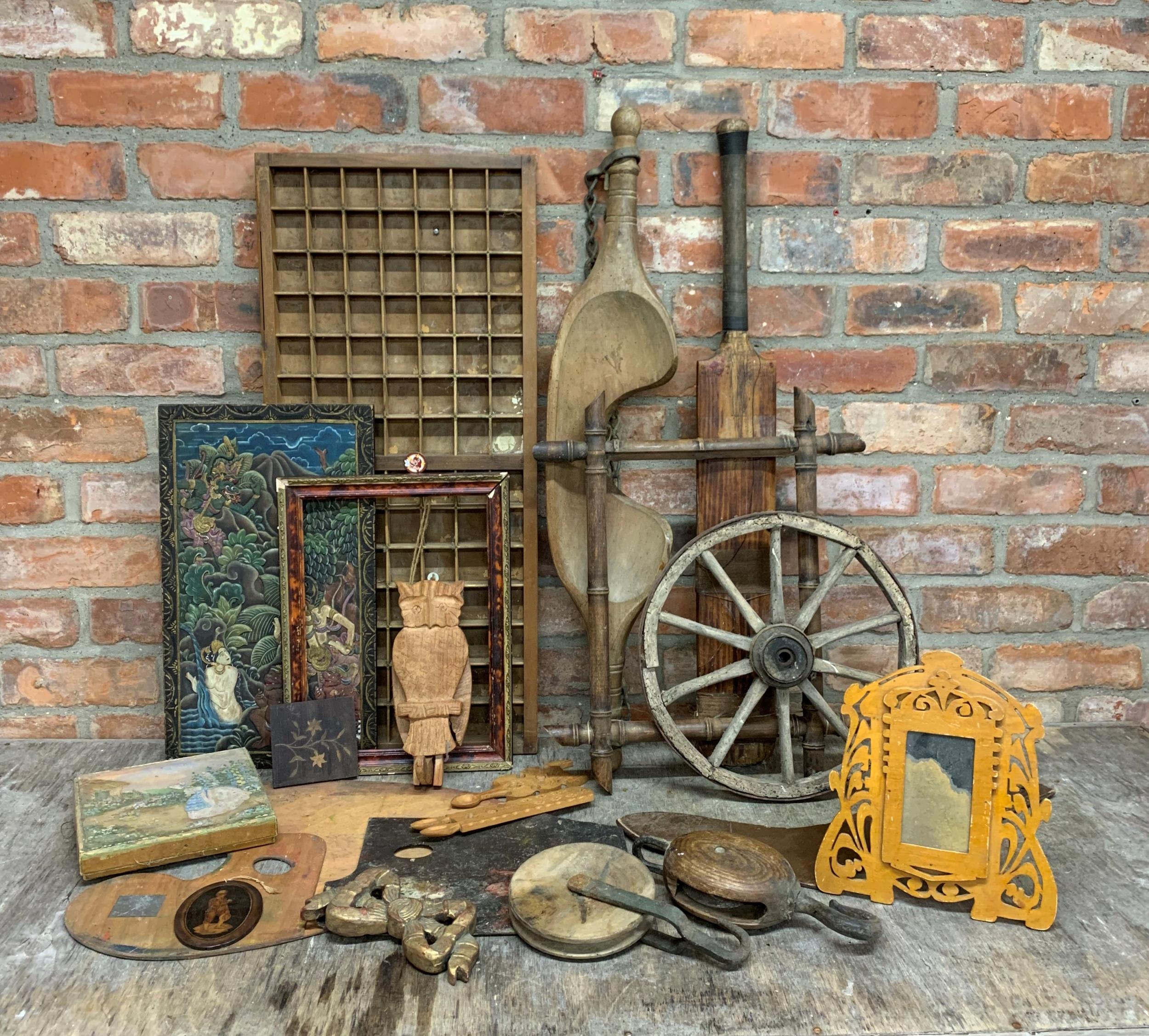 Large collection of assorted antique treen to include printing tray, frame, wagon wheel etc (9)