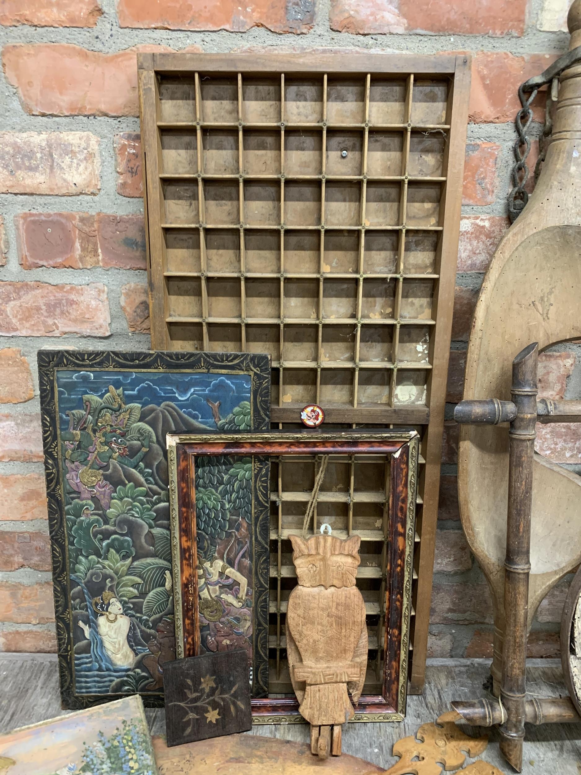 Large collection of assorted antique treen to include printing tray, frame, wagon wheel etc (9) - Image 6 of 6