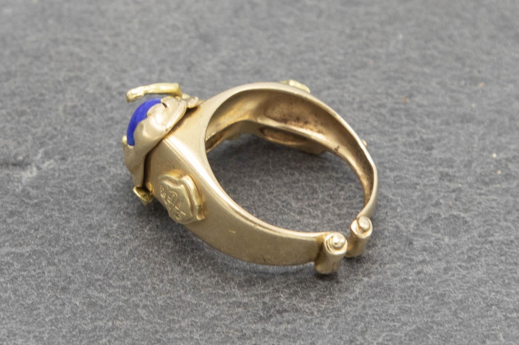 Good quality 18ct Lapis Lazuli figural ring, with reclined nude, size N, 9.7g - Image 2 of 3