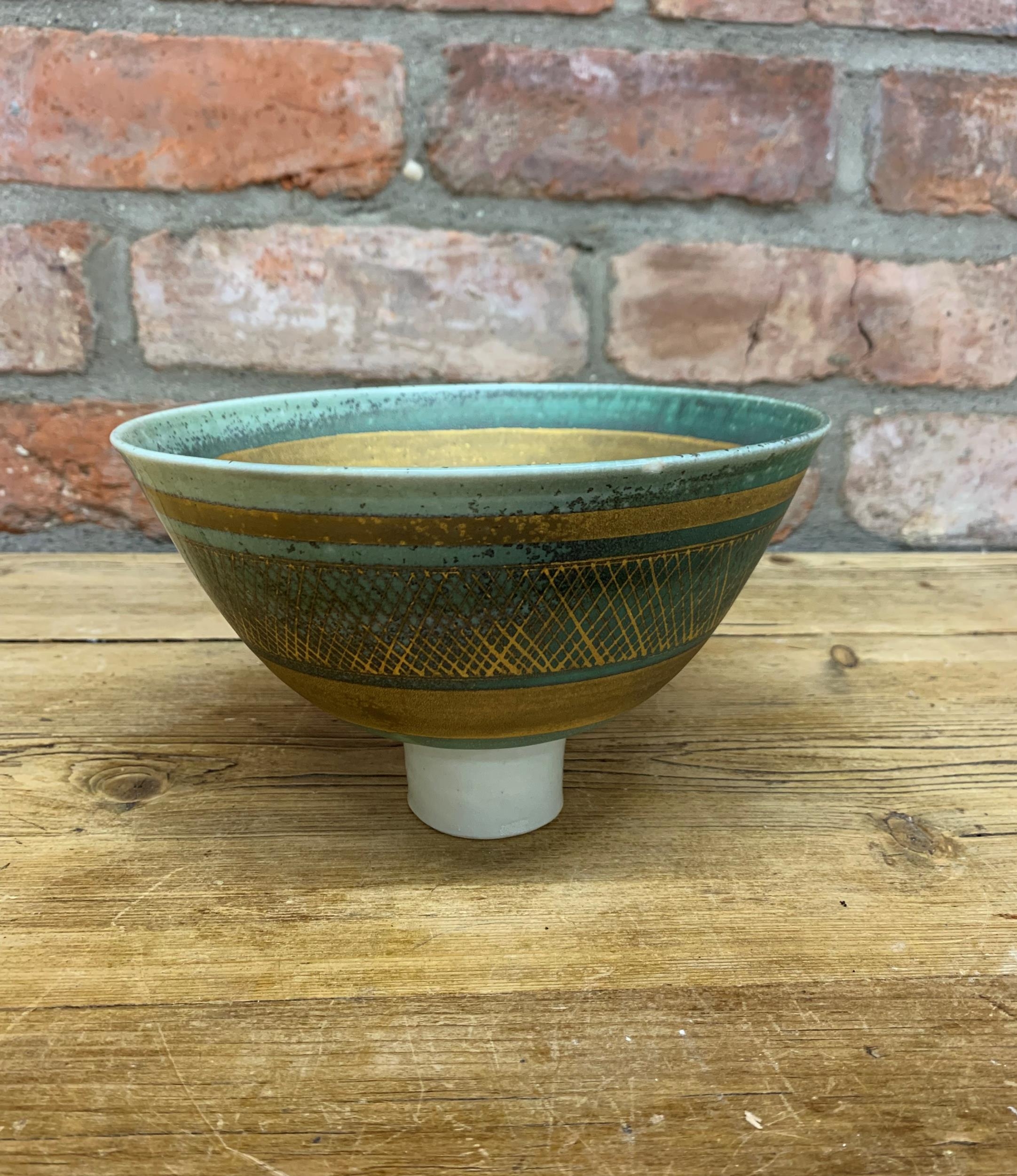 Mary Rich circular tapered studio pottery bowl with banded and gold crosshatch design, stamped to - Image 2 of 4