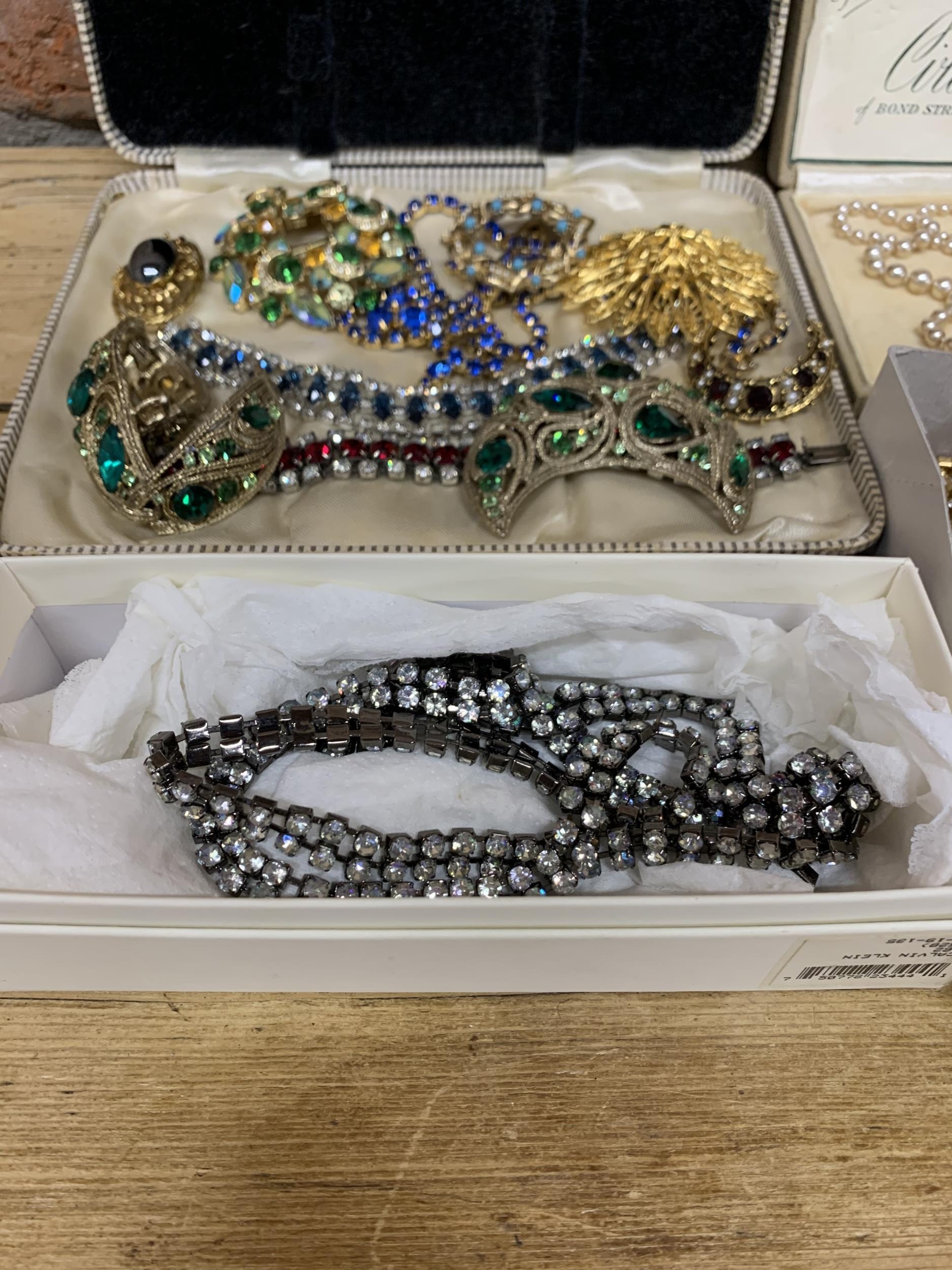 Assortment of mixed vintage costume jewellery and watches - Image 2 of 5