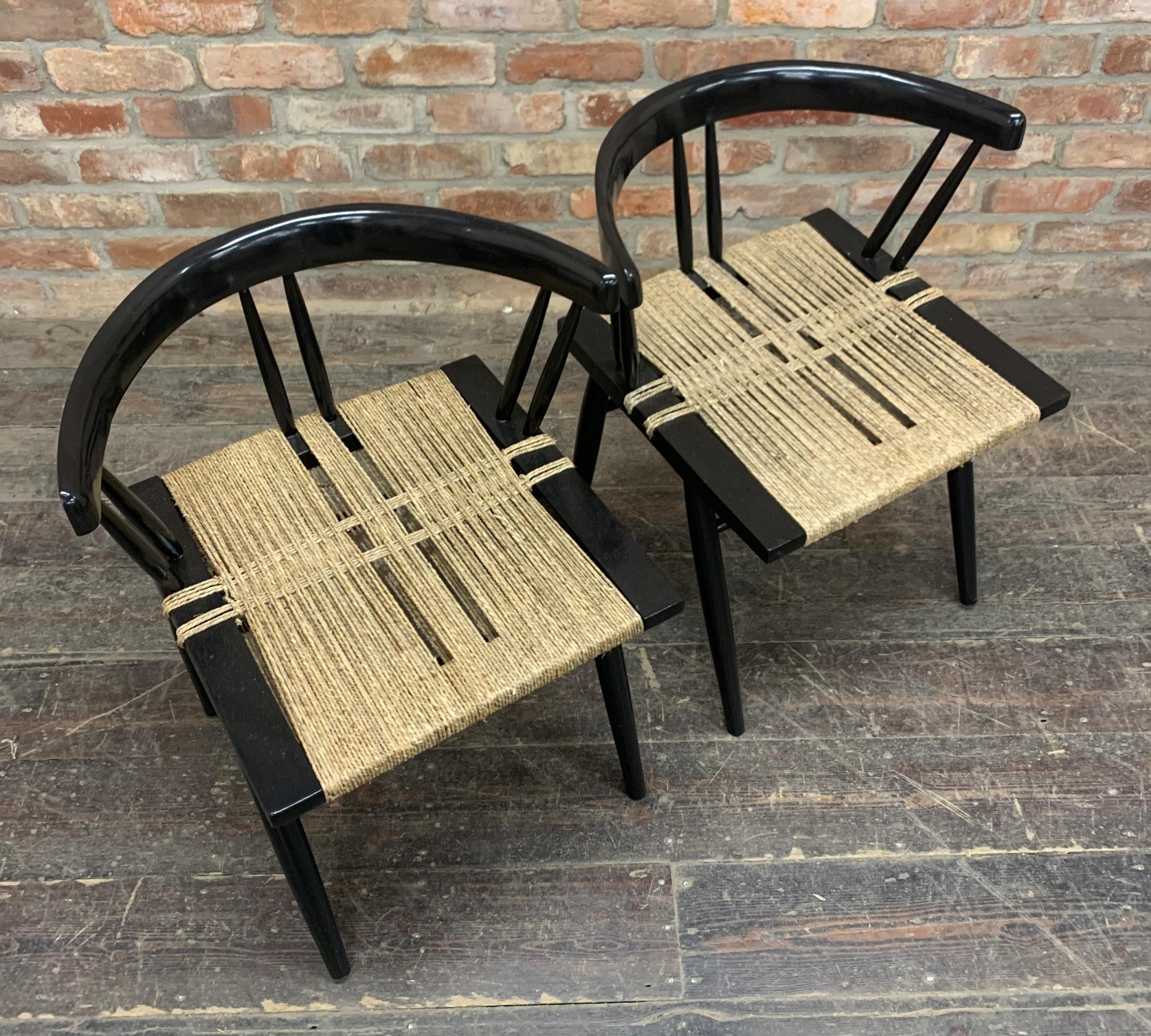 George Nakashima (1905-1990, American), "Ahmedabad" pair of chairs ebonised frames with woven - Bild 2 aus 4