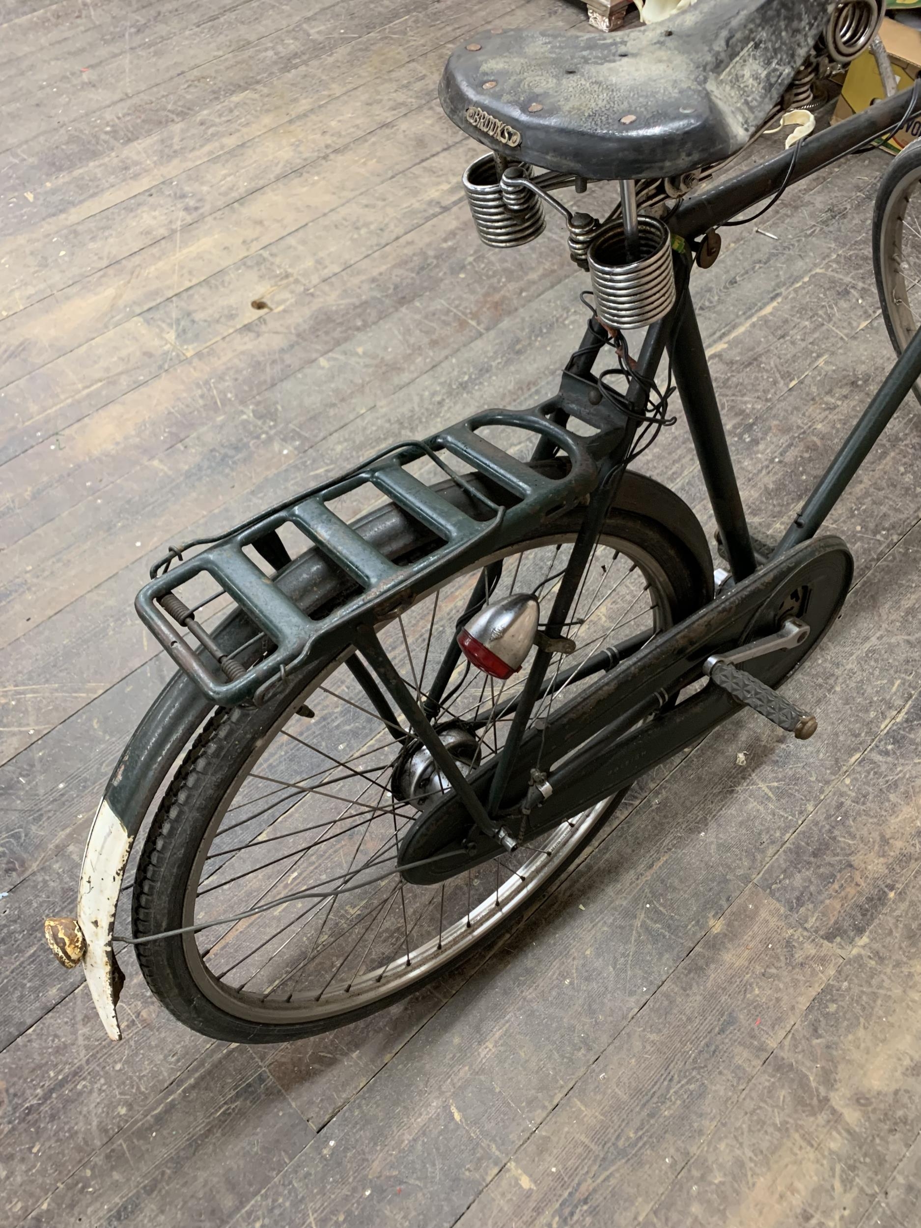 Mid Century Raleigh Superbe bicycle, retaining its original forest green colourway, to include - Image 5 of 5