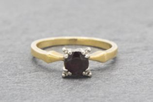 18ct garnet and chip diamond ring, size L/M, 3.5g