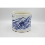 Good quality Kangxi period blue and white porcelain wide brush pot, painted with a seated