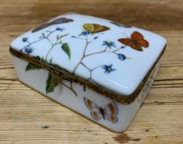 Limoges Dubarry butterfly design porcelain trinket box, H 4.5cm x W 12cm