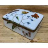 Limoges Dubarry butterfly design porcelain trinket box, H 4.5cm x W 12cm