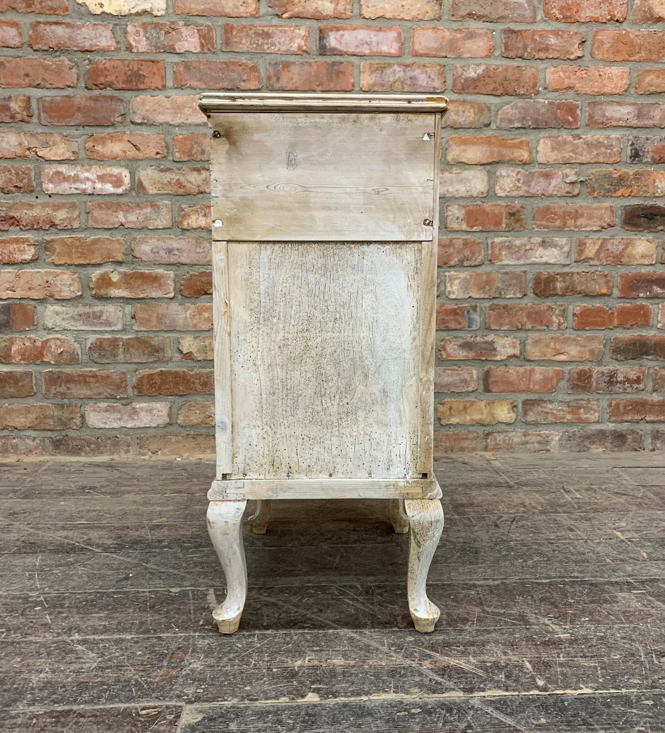 Gustavian limed pine pot cupboard, H 78cm x W 34cm - Image 4 of 4