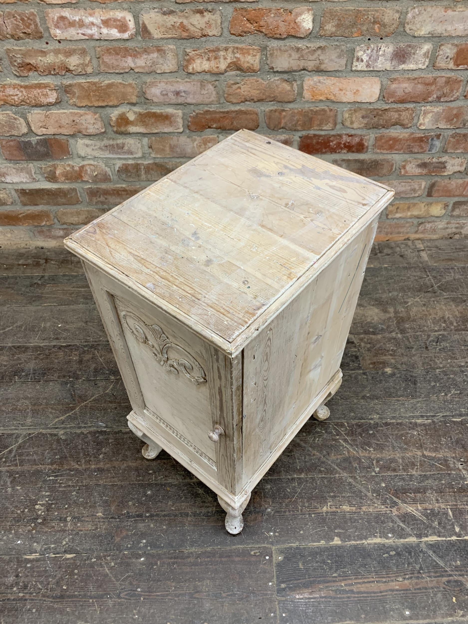 Gustavian limed pine pot cupboard, H 78cm x W 34cm - Image 3 of 4