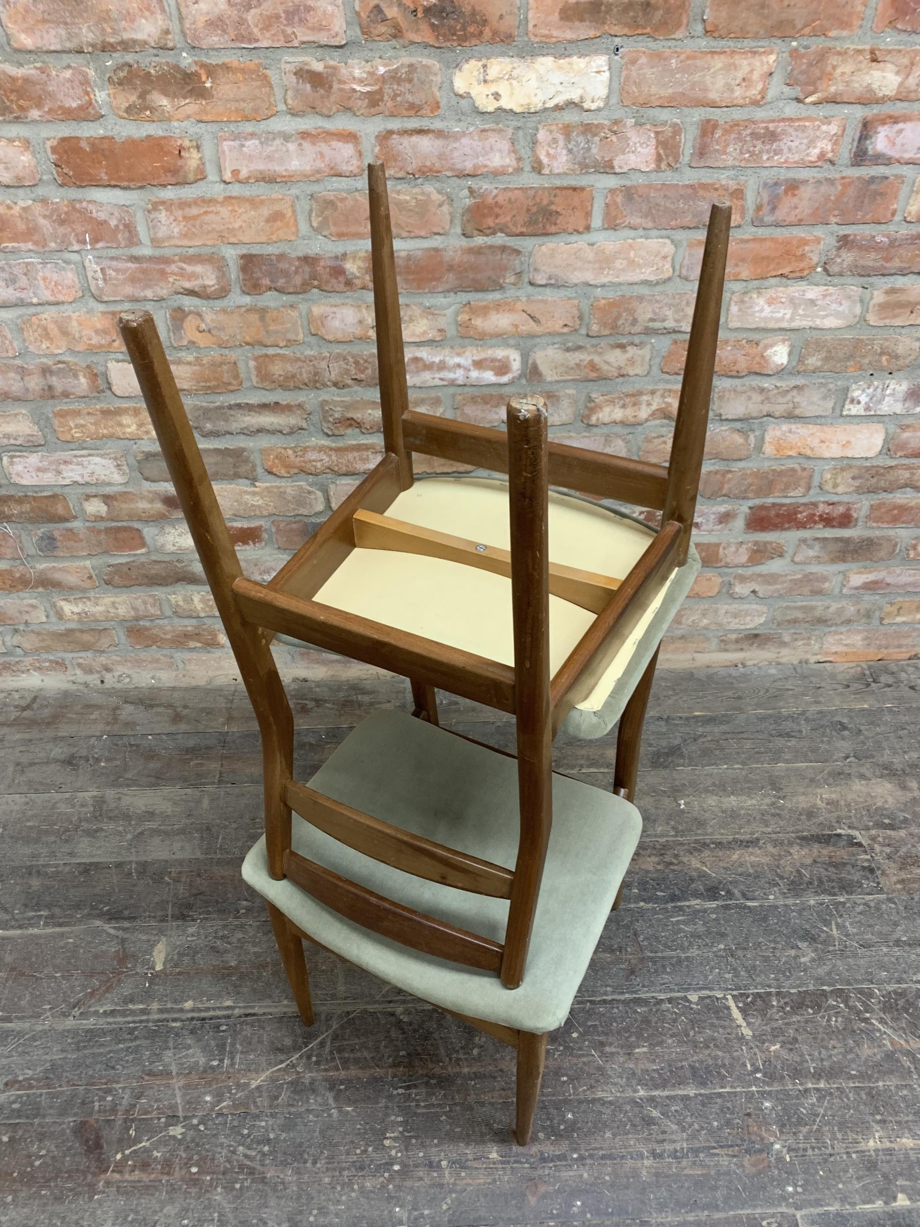 Mid 20th century G Plan teak circular extending dining table together with four chairs, H 73cm x W - Image 7 of 7