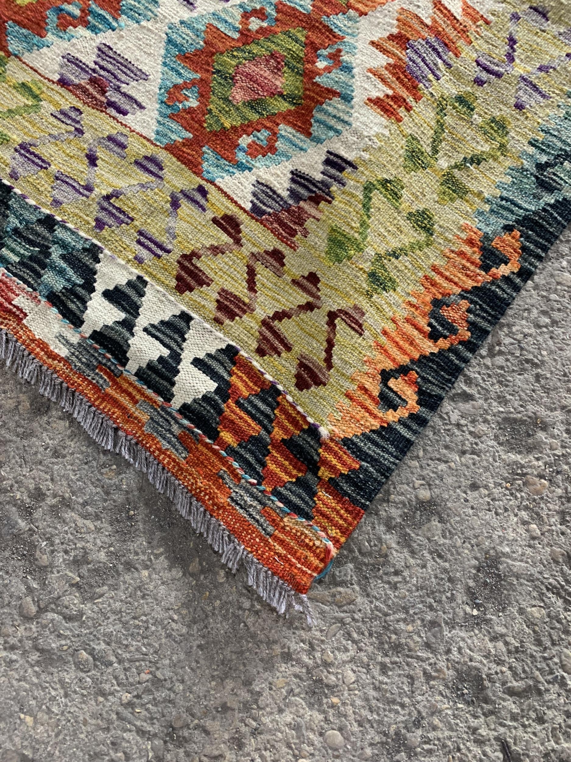 Chobi Kilim rug, 197 x 120cm - Image 2 of 4