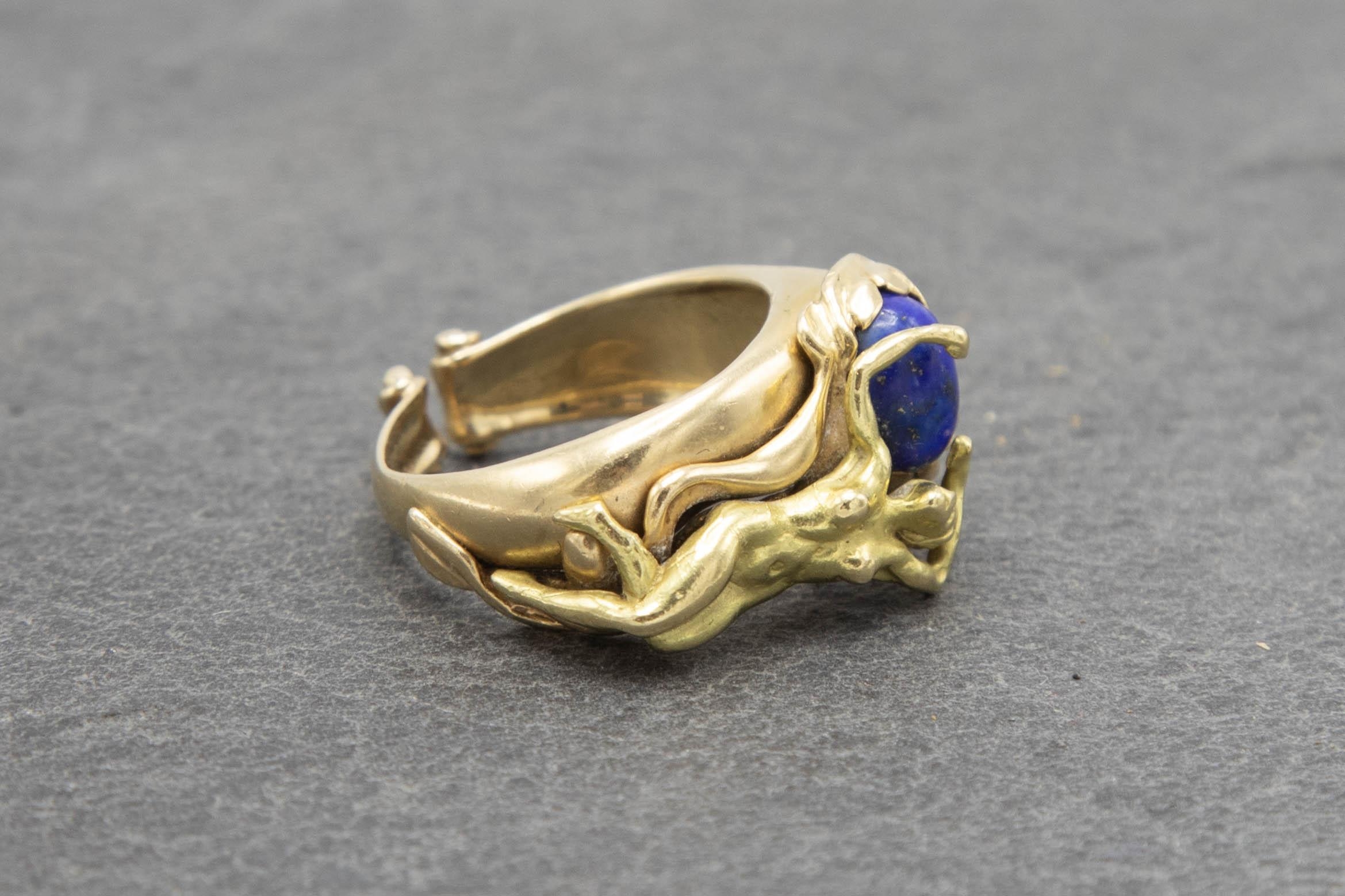 Good quality 18ct Lapis Lazuli figural ring, with reclined nude, size N, 9.7g - Image 3 of 3