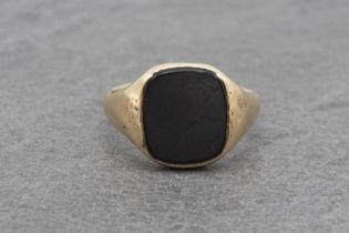 9ct bloodstone signet ring, size R, 5.2g