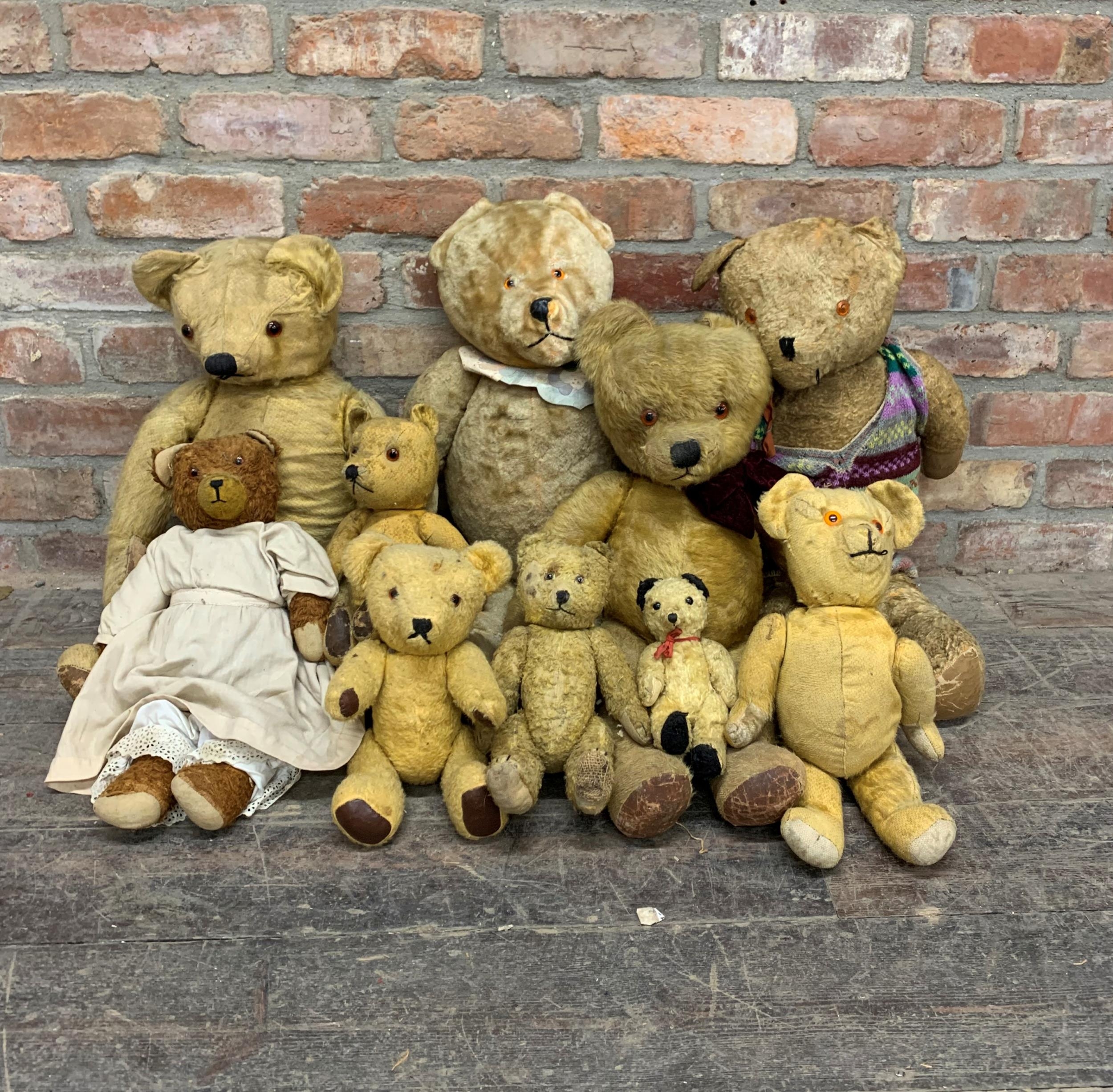 Quantity of antique and vintage mohair straw filled teddy bears, Largest 75cm, some AF (10)
