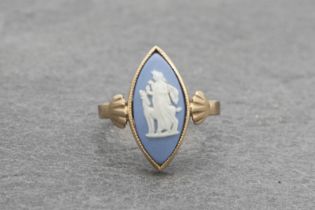 9ct Wedgewood jasperware cameo marquise ring, size N, 2.5g