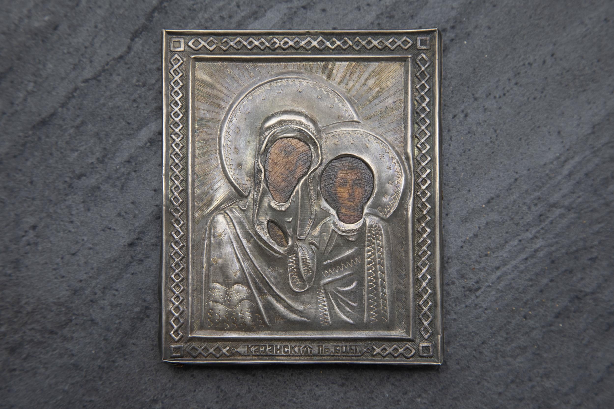 Late 19th century Russian religious travel icon, hallmarked silver oklad icon depicting Madonna