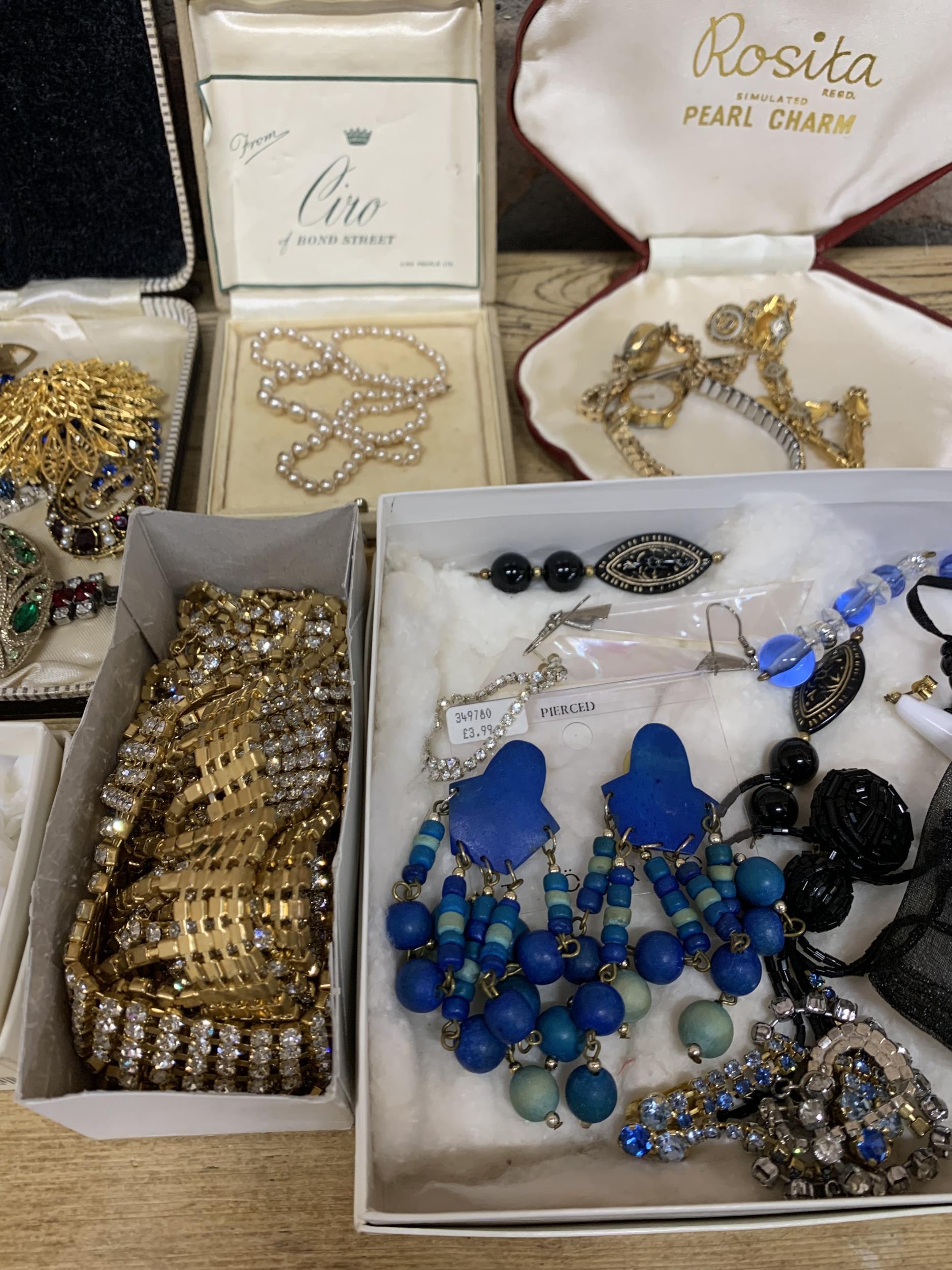 Assortment of mixed vintage costume jewellery and watches - Image 5 of 5