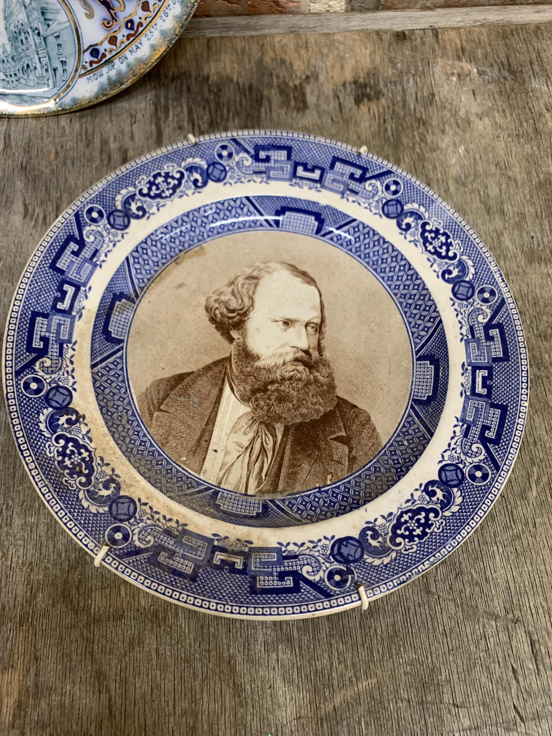 Quantity of three antique collectors plates to include The Gloucster Co-operative, Primitative - Image 4 of 4