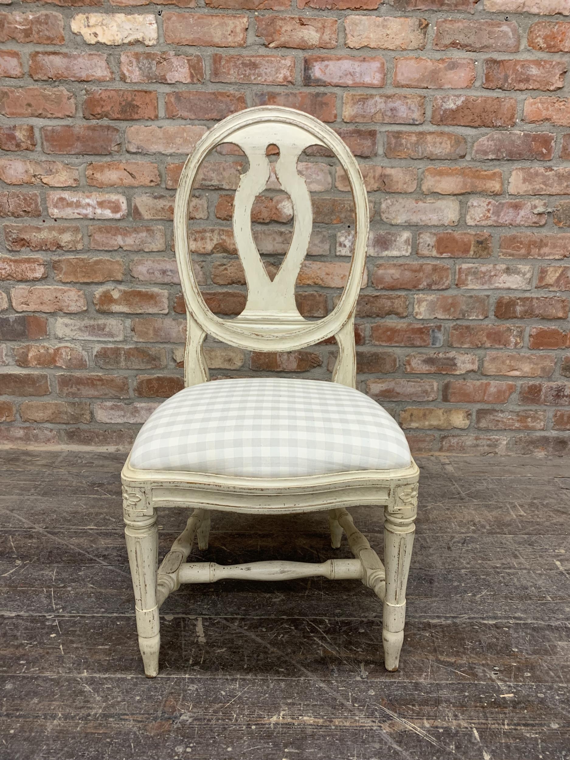 Swedish Gustavian style single chair, serpentine drop in seat, original paint - Image 2 of 4
