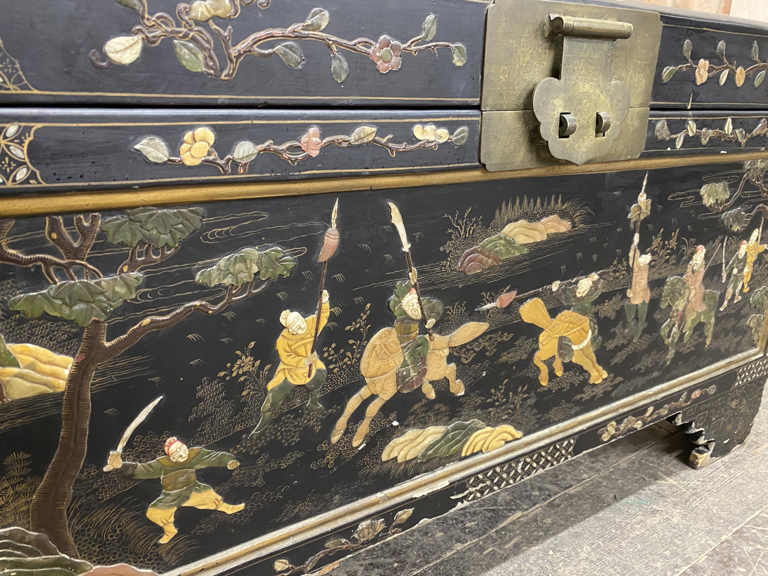 Impressive Chinese camphorwood lacquered specimen inlaid trunk decorated with a hardstone and bone - Image 4 of 6