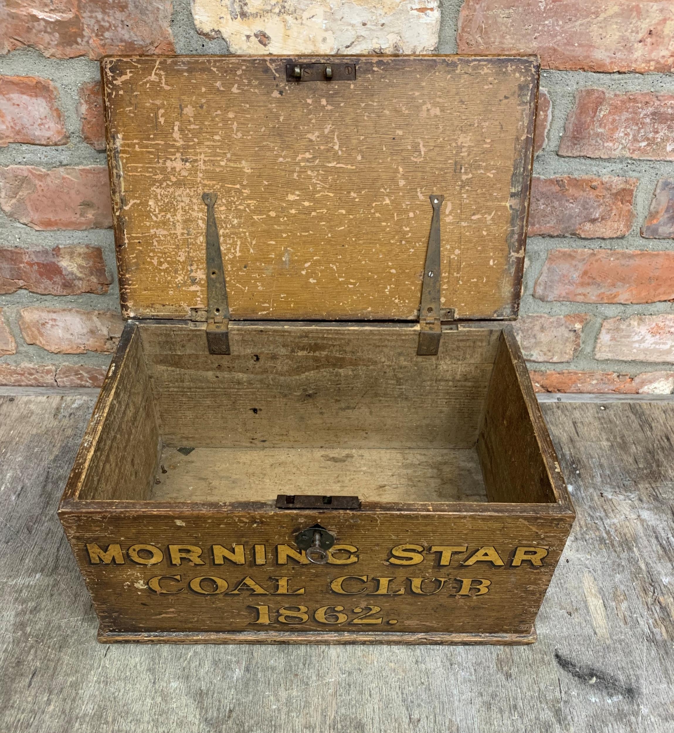 Hand painted "Morning Star Coal Club 1862" pine box with key, 41cm x 26cm x 21cm - Image 3 of 3