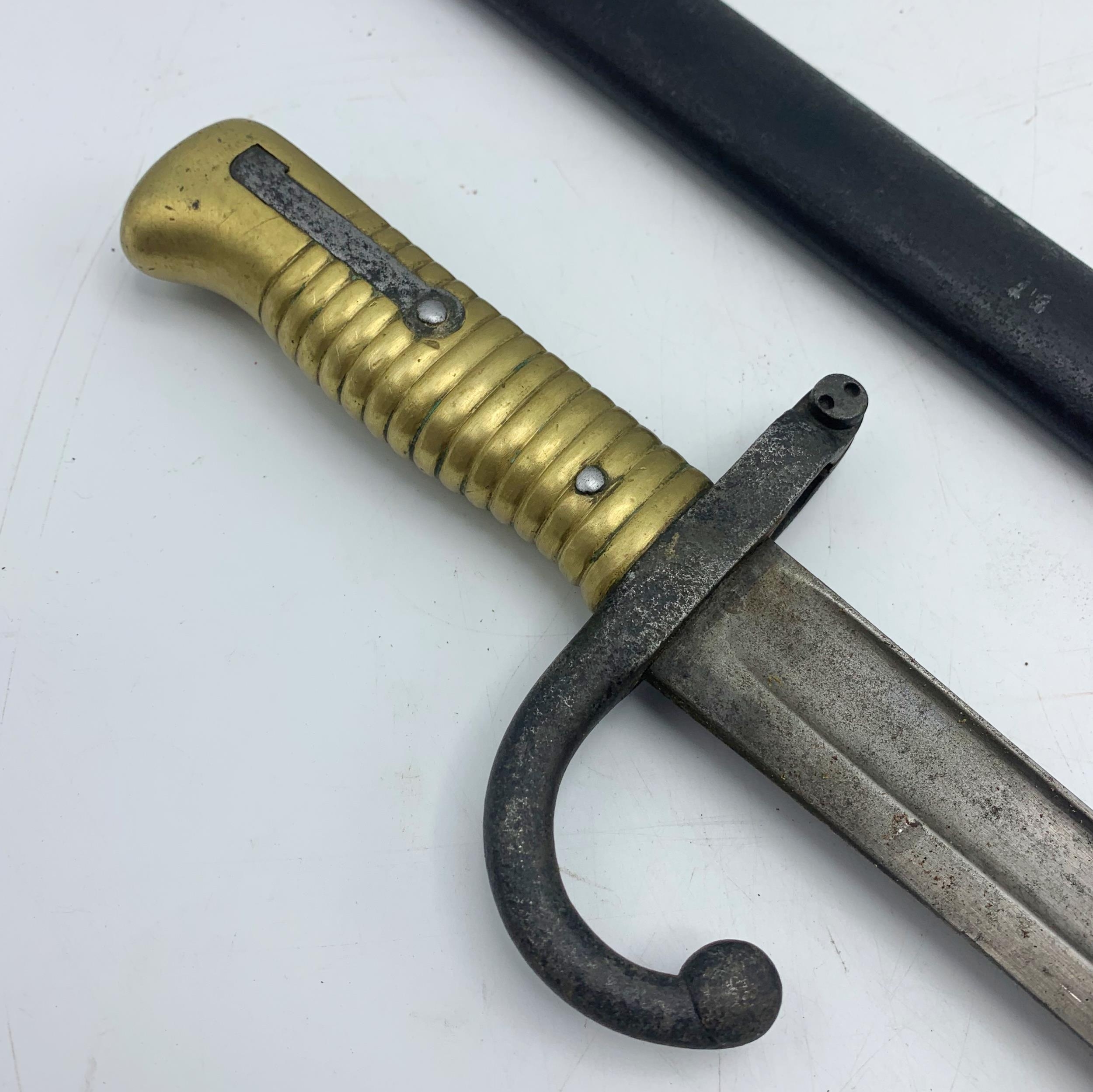 A 19th Century French 1866 pattern Chassepot bayonet with fullered Yataghan style blade, ribbed - Image 3 of 3