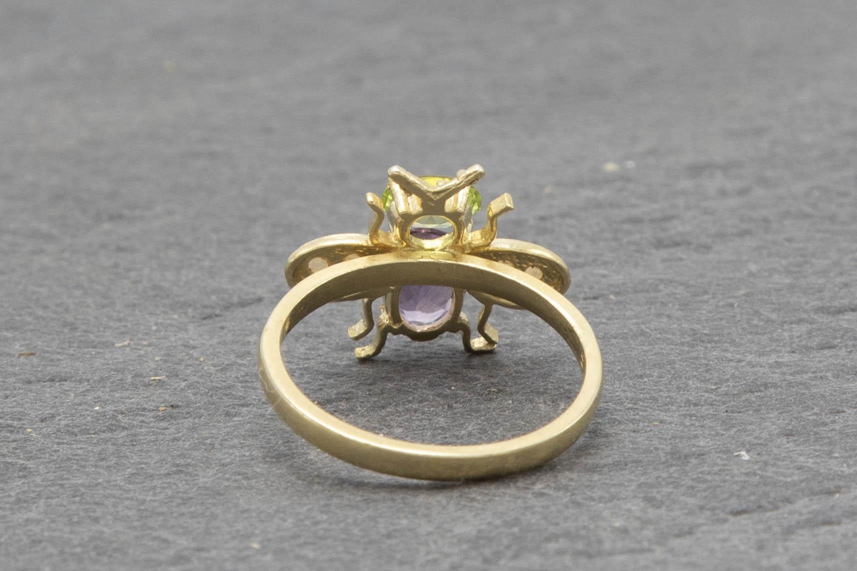 Attractive silver gilt, amethyst, peridot and pearl Suffragette Bee ring, size N, 2.7g - Image 2 of 2