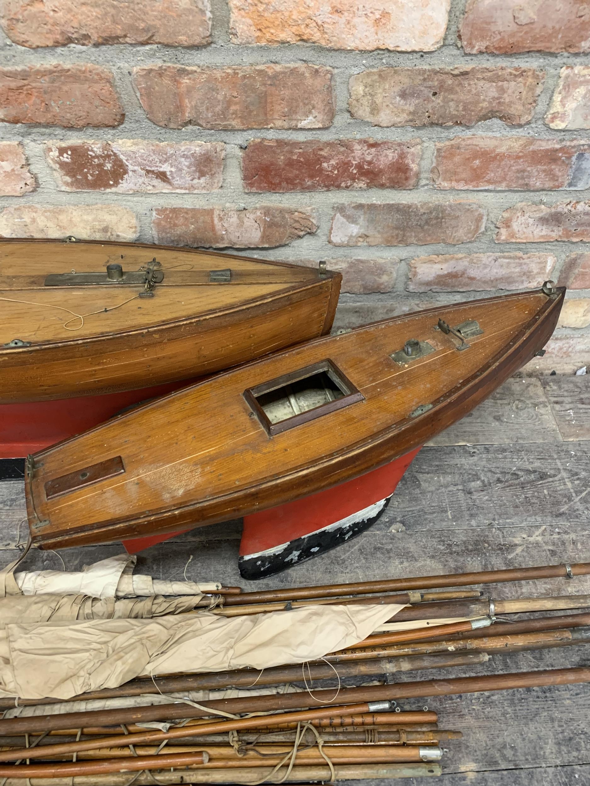 Two early 20th century scratch built pond yachts, having weighted bases, largest W29cm, L91cm, the - Image 2 of 4