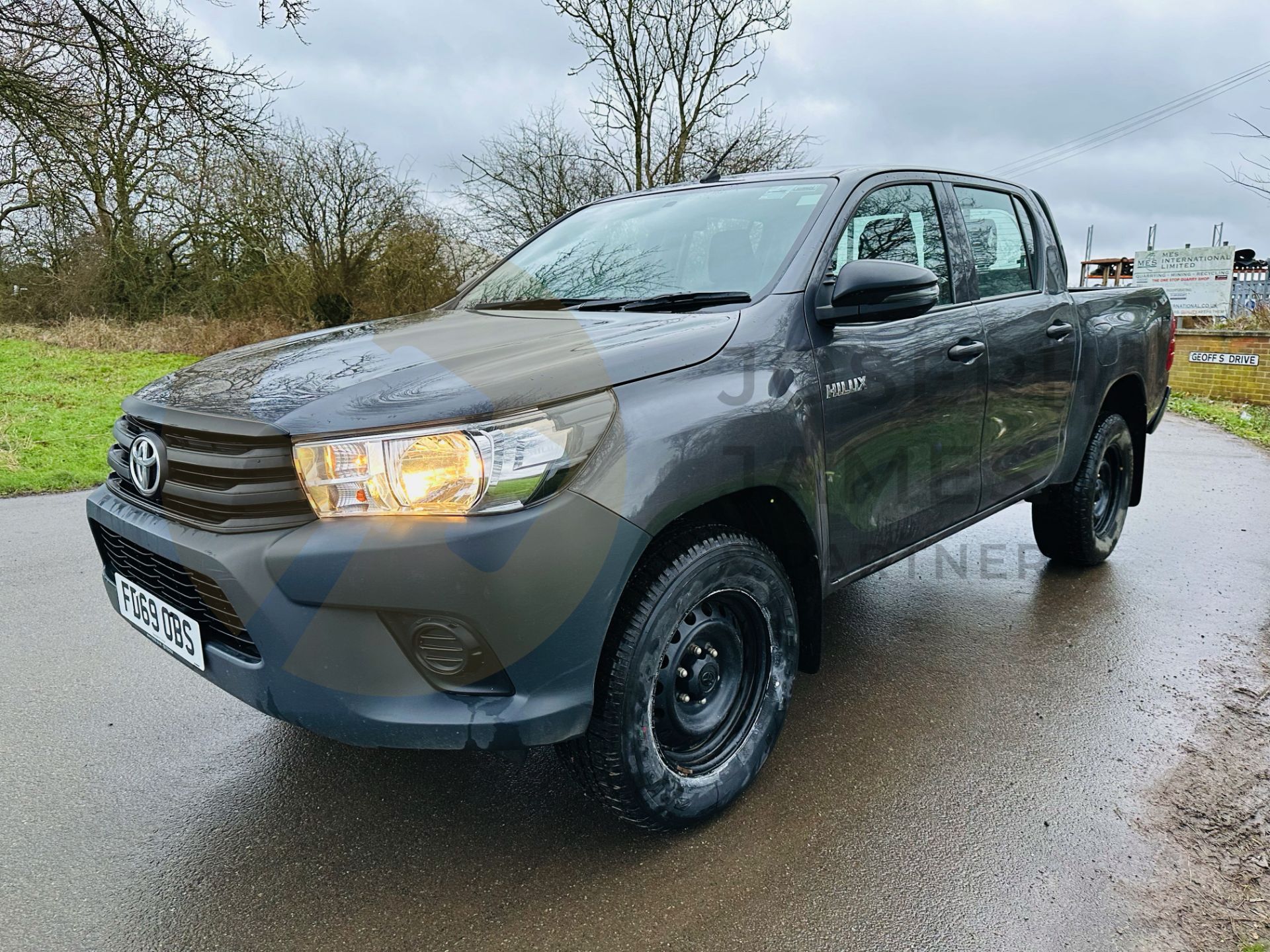 TOYOTA HILUX 2.4 D4-D "ACTIVE" D/CAB 4 DOOR - 2020 MODEL - 1 OWNER - ONLY 41K MILES - AIR CON - LOOK - Image 6 of 32