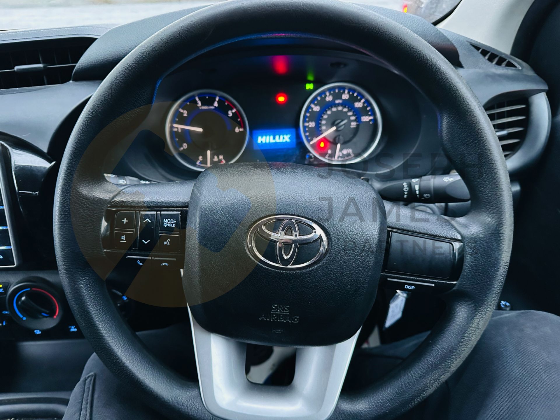 TOYOTA HILUX 2.4 D4-D "ACTIVE" D/CAB 4 DOOR - 2020 MODEL - 1 OWNER - ONLY 41K MILES - AIR CON - LOOK - Image 29 of 32