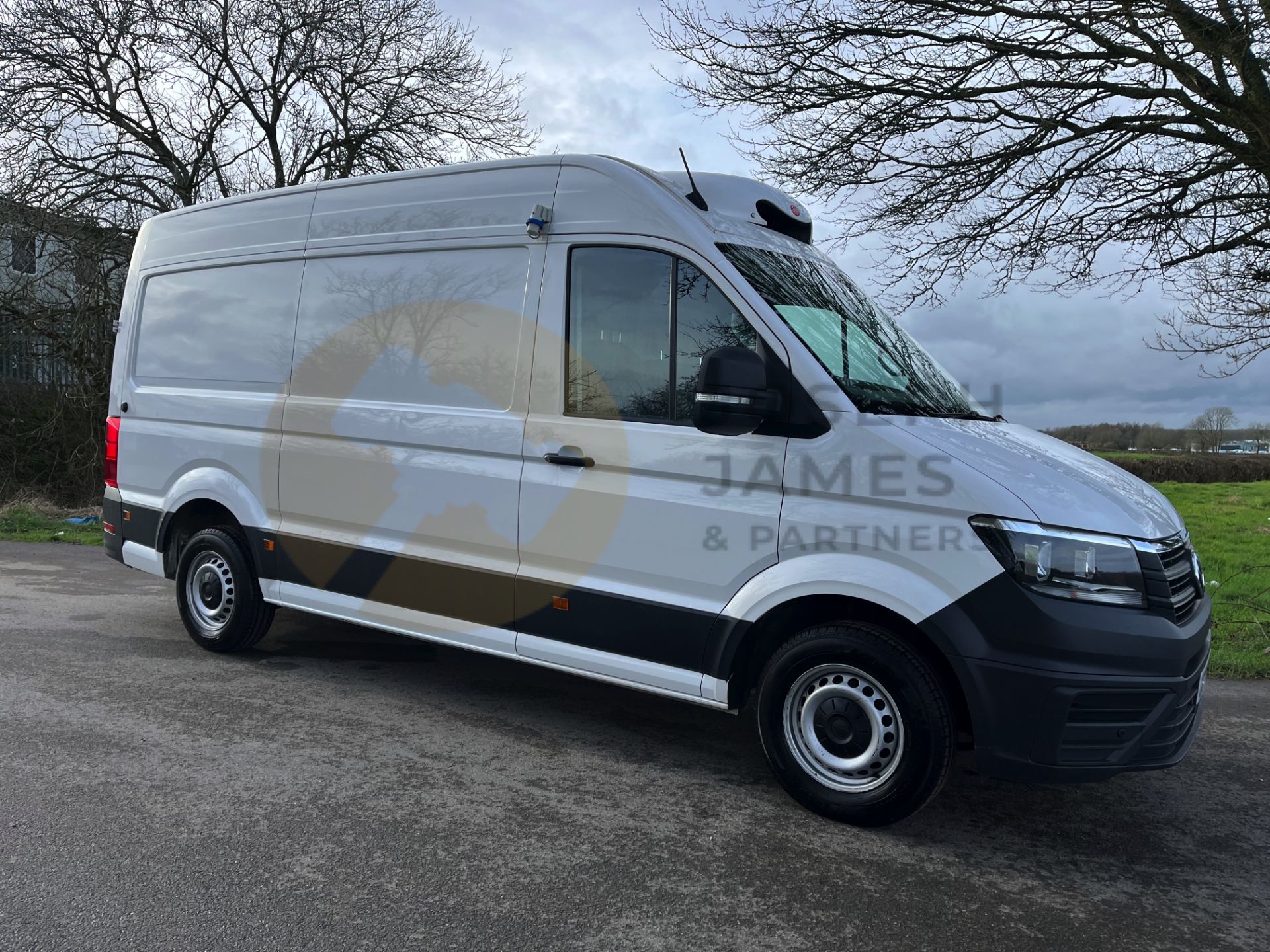 VOLKSWAGEN CRAFTER CR35 2.0TDI "TRENDLINE" BMT MWB (2021) FRIDGE/FREEZER -1 OWNER -OVERNIGHT STANDBY - Image 2 of 41