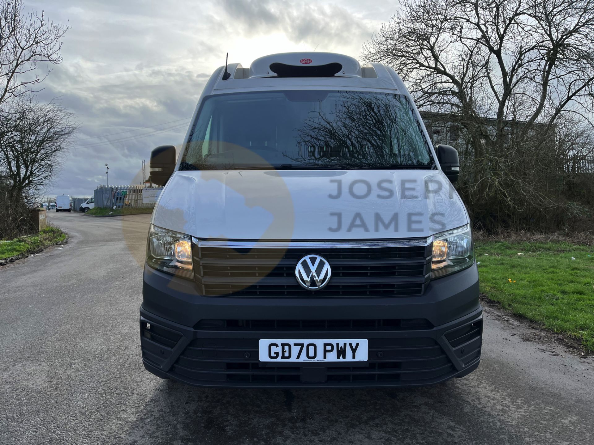 VOLKSWAGEN CRAFTER CR35 2.0TDI "TRENDLINE" BMT MWB (2021) FRIDGE/FREEZER -1 OWNER -OVERNIGHT STANDBY - Image 4 of 41