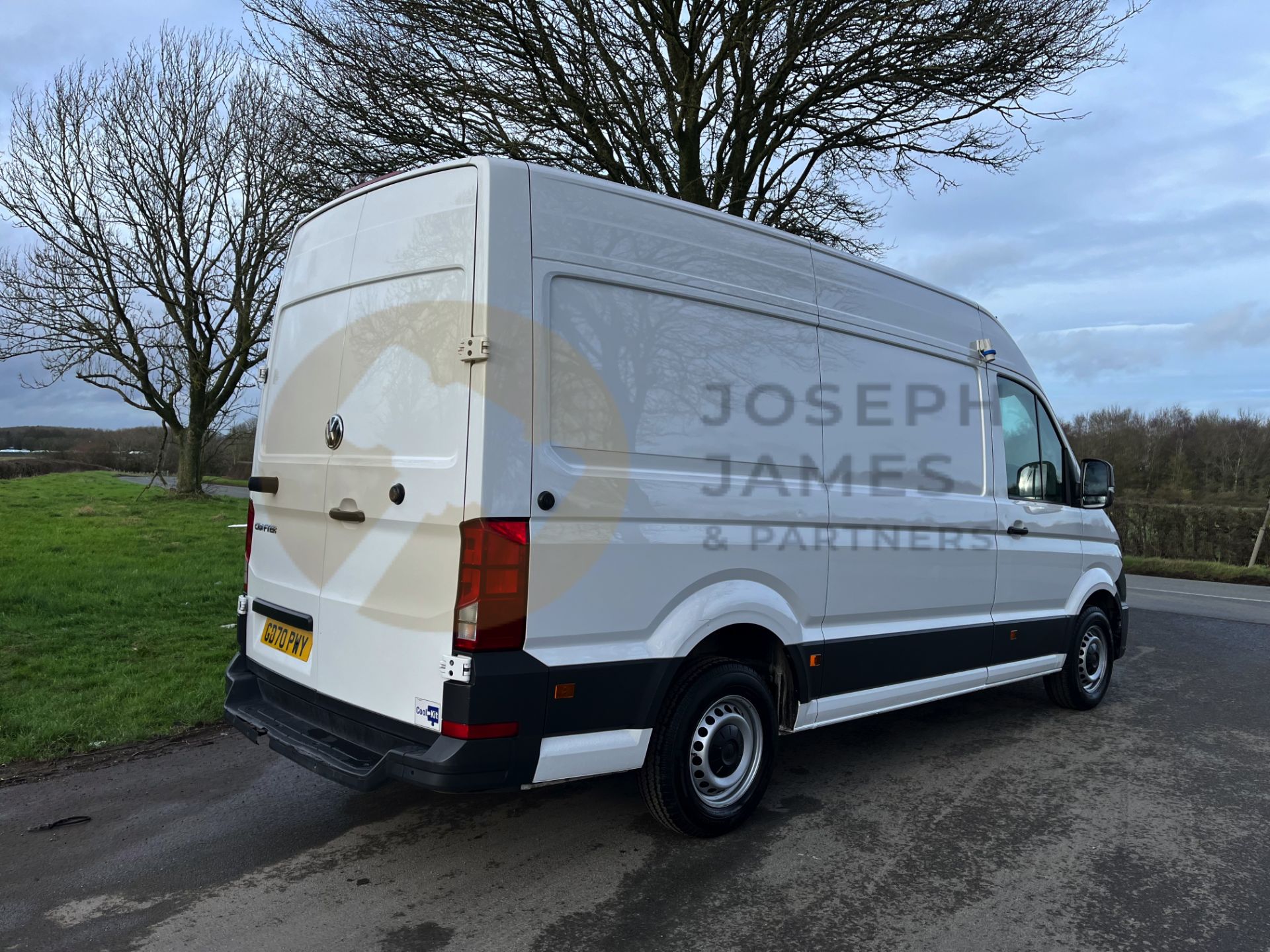 VOLKSWAGEN CRAFTER CR35 2.0TDI "TRENDLINE" BMT MWB (2021) FRIDGE/FREEZER -1 OWNER -OVERNIGHT STANDBY - Image 12 of 41