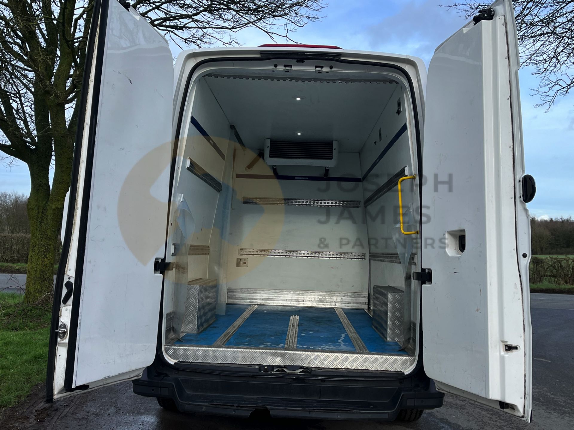 VOLKSWAGEN CRAFTER CR35 2.0TDI "TRENDLINE" BMT MWB (2021) FRIDGE/FREEZER -1 OWNER -OVERNIGHT STANDBY - Image 41 of 41