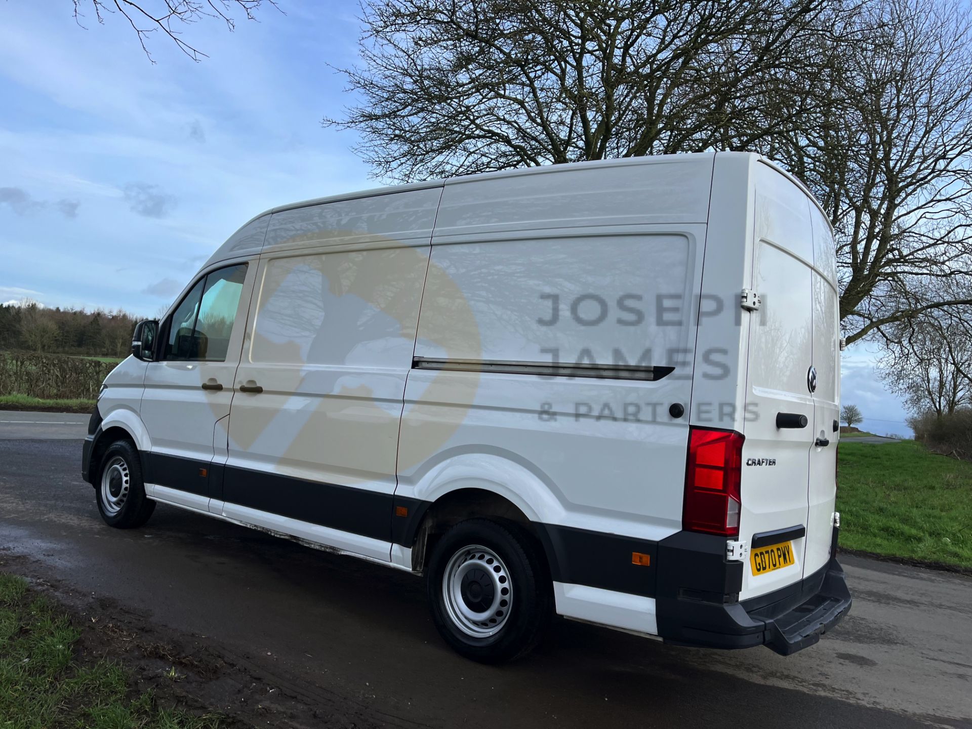 VOLKSWAGEN CRAFTER CR35 2.0TDI "TRENDLINE" BMT MWB (2021) FRIDGE/FREEZER -1 OWNER -OVERNIGHT STANDBY - Image 10 of 41