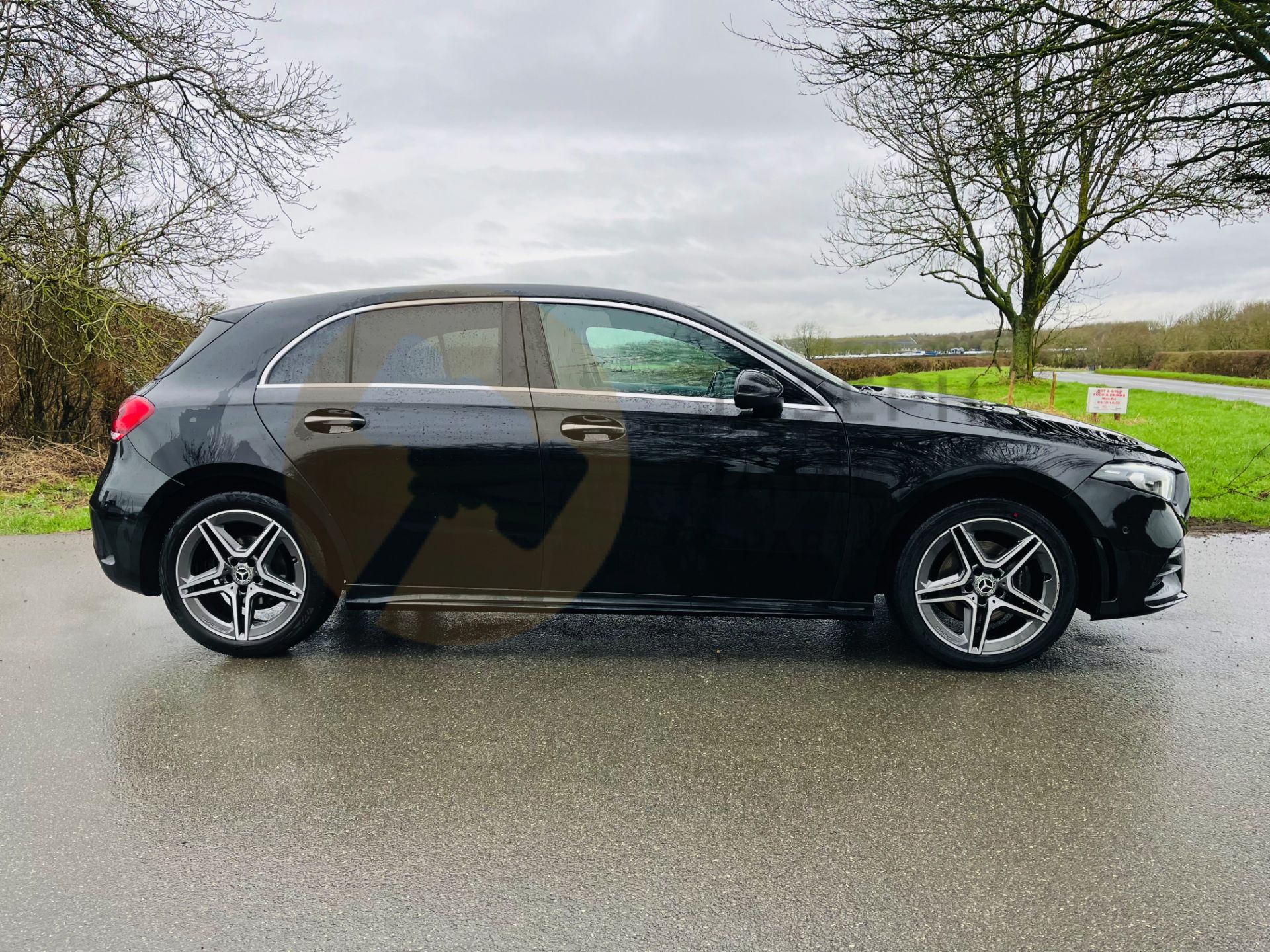 MERCEDES A180 "AMG-LINE PREMIUM" 7G AUTO (20 REG) ONLY 23000 MILES WITH HISTORY - SAT NAV - Image 12 of 40