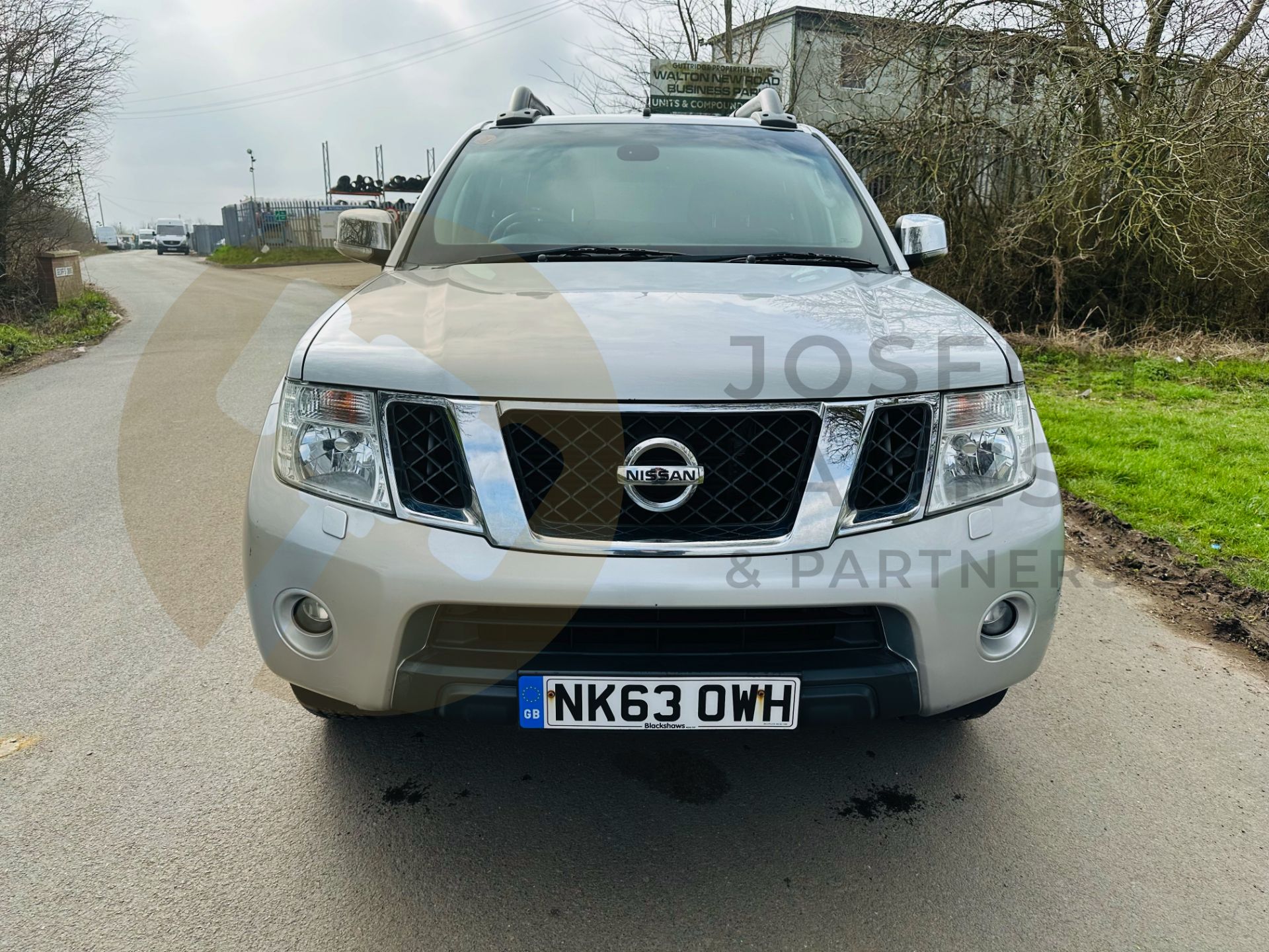 NISSAN NAVARA 2.5CDI "TEKNA" (190) DOUBLE CAB PICK UP - 63 REG - LEATHER - SAT NAV - REAR CANOPY - Image 3 of 32