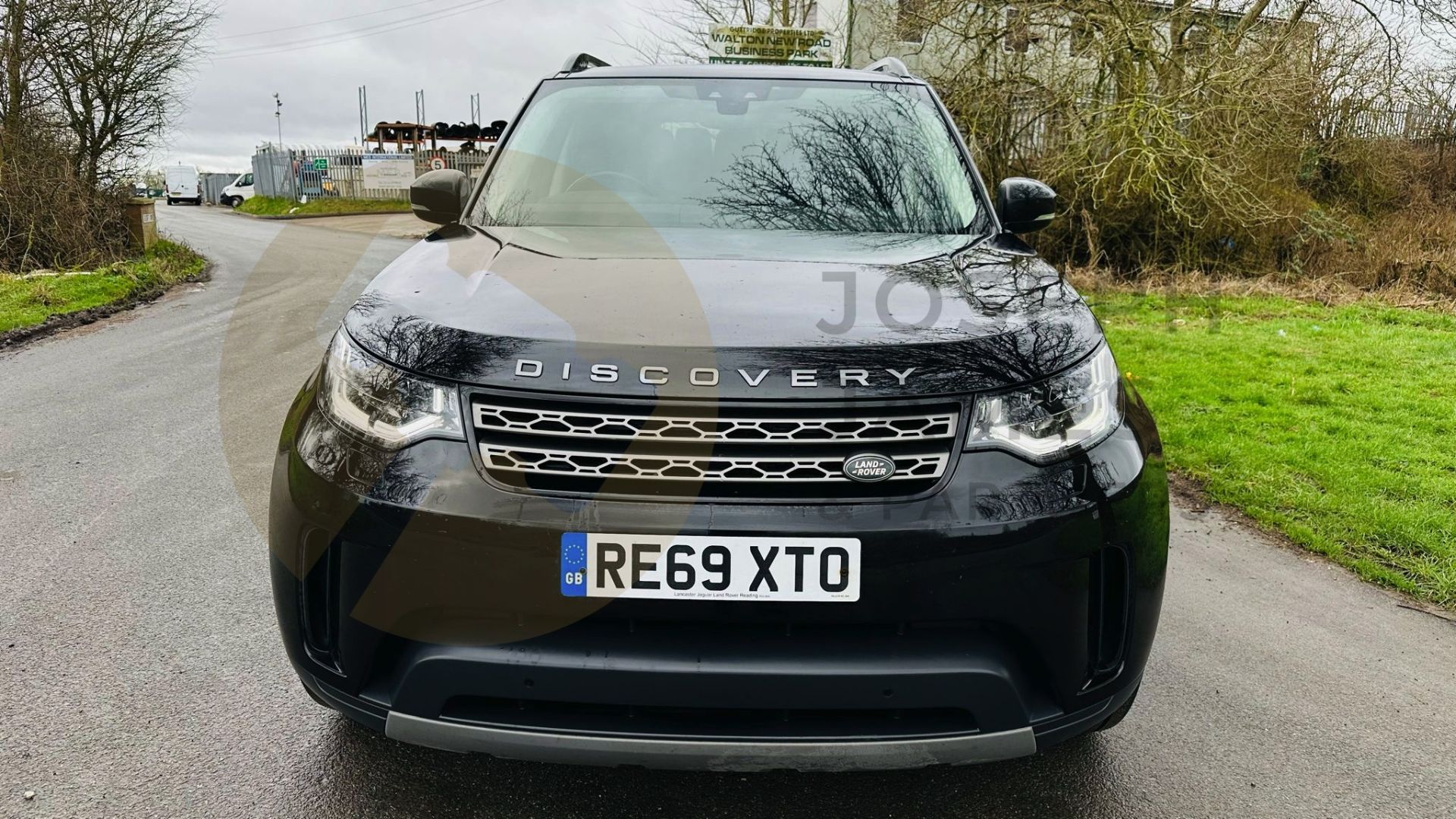 LAND ROVER DISCOVERY 5 *SE EDITION* 7 SEATER SUV (2020 - EURO 6 DIESEL) 8 SPEED AUTO *HUGE SPEC* - Image 5 of 57