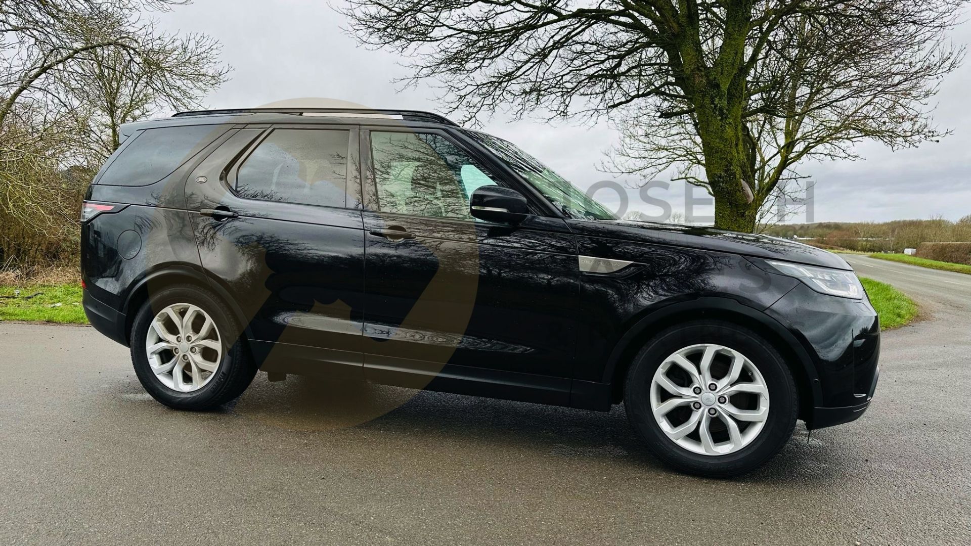 LAND ROVER DISCOVERY 5 *SE EDITION* 7 SEATER SUV (2020 - EURO 6 DIESEL) 8 SPEED AUTO *HUGE SPEC* - Image 2 of 57