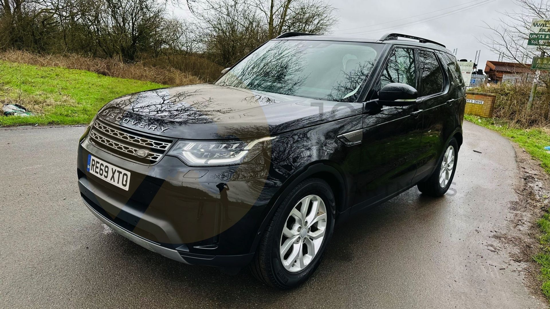 LAND ROVER DISCOVERY 5 *SE EDITION* 7 SEATER SUV (2020 - EURO 6 DIESEL) 8 SPEED AUTO *HUGE SPEC* - Image 8 of 57