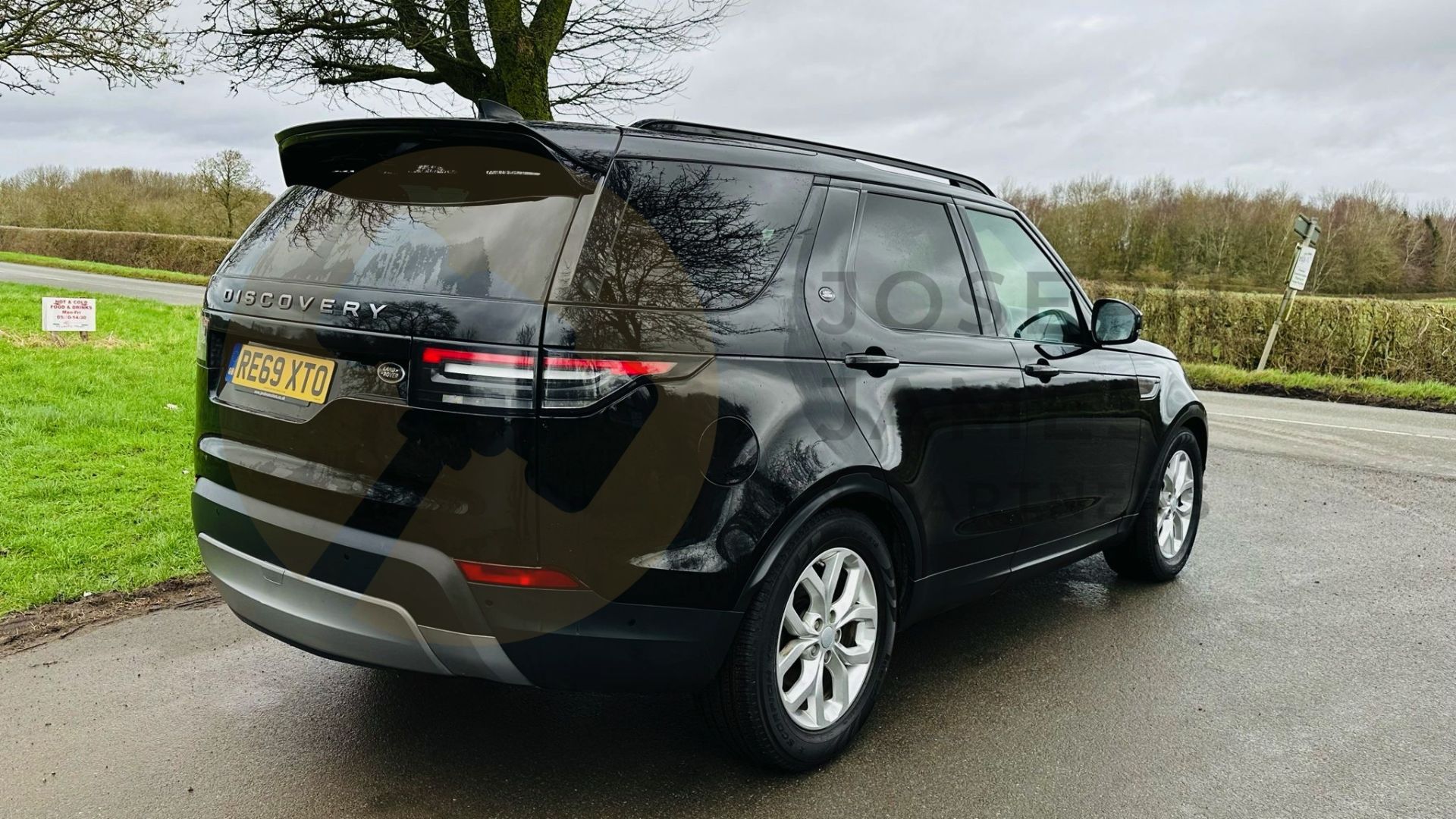 LAND ROVER DISCOVERY 5 *SE EDITION* 7 SEATER SUV (2020 - EURO 6 DIESEL) 8 SPEED AUTO *HUGE SPEC* - Image 18 of 57