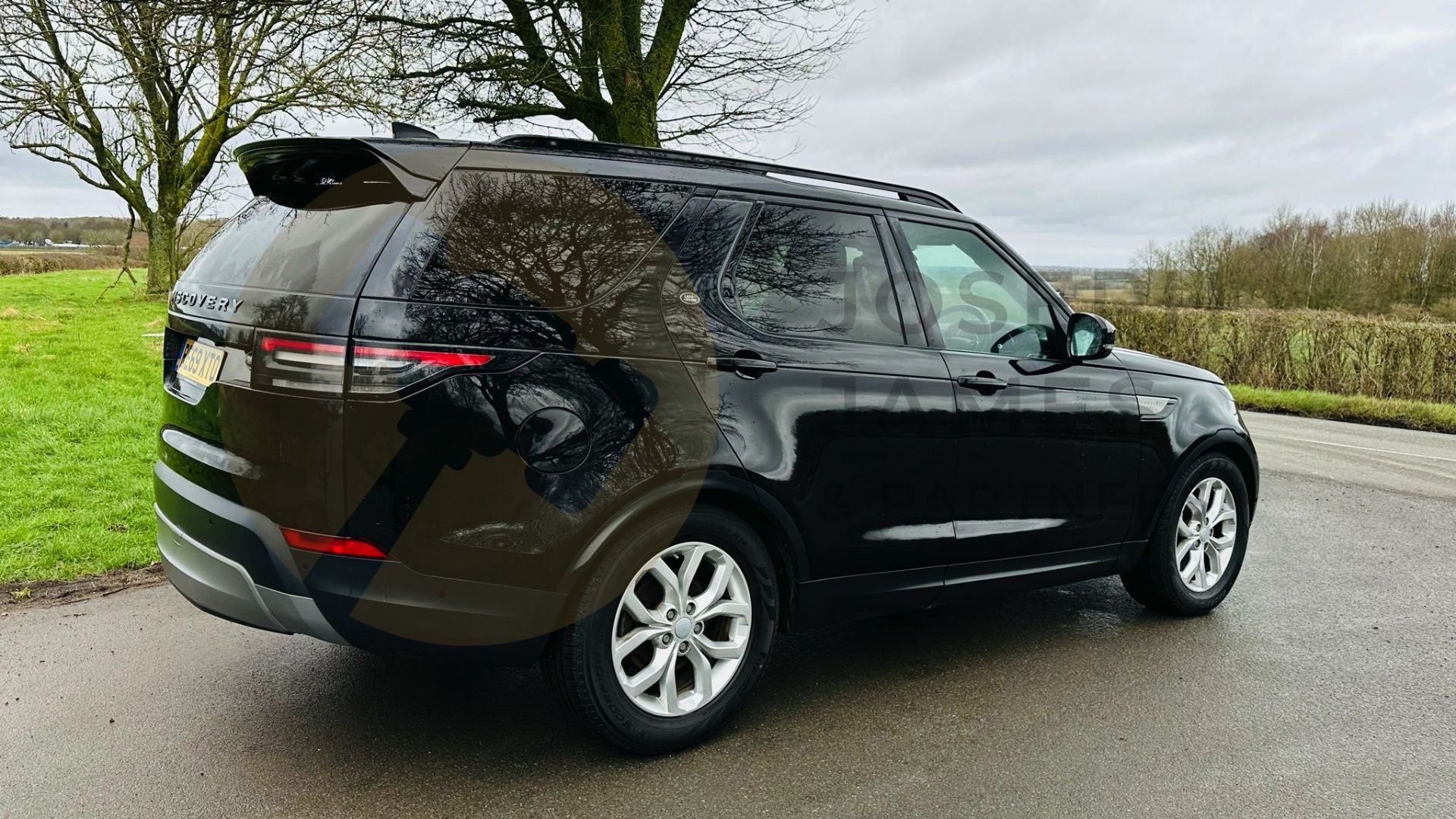 LAND ROVER DISCOVERY 5 *SE EDITION* 7 SEATER SUV (2020 - EURO 6 DIESEL) 8 SPEED AUTO *HUGE SPEC* - Image 19 of 57