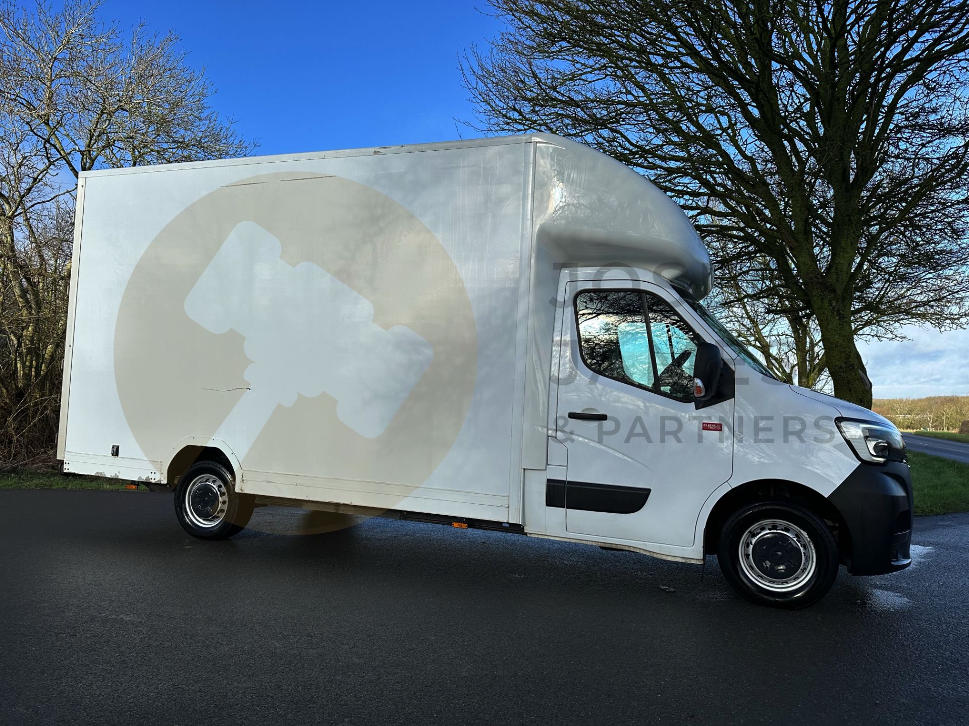 RENAULT MASTER LL35 *LWB - LOW LOADER / LUTON BOX* (2021 FACELIFT MODEL) 2.3 DCI - EURO 6 (3500 KG)