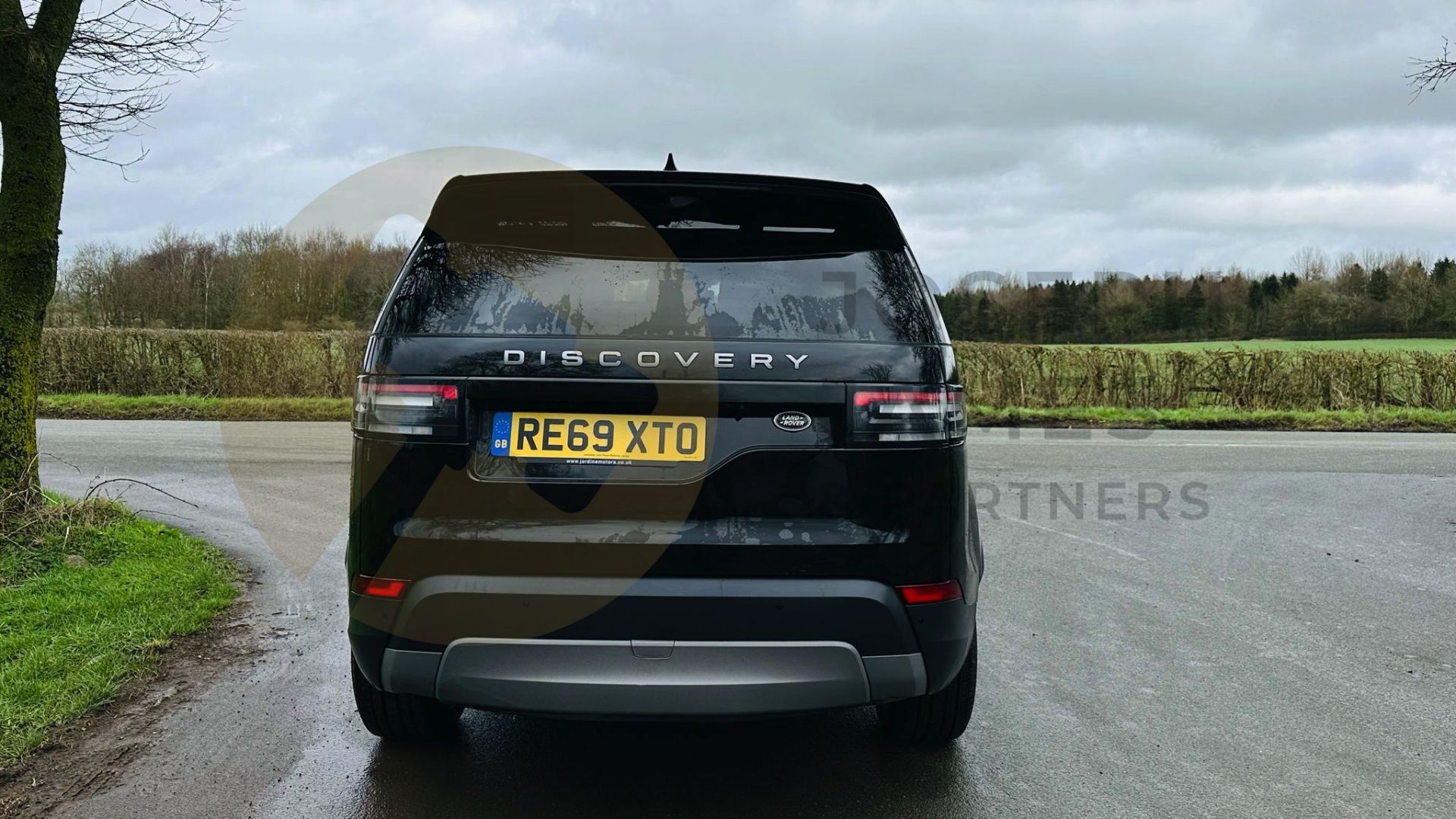 LAND ROVER DISCOVERY 5 *SE EDITION* 7 SEATER SUV (2020 - EURO 6 DIESEL) 8 SPEED AUTO *HUGE SPEC* - Image 13 of 57