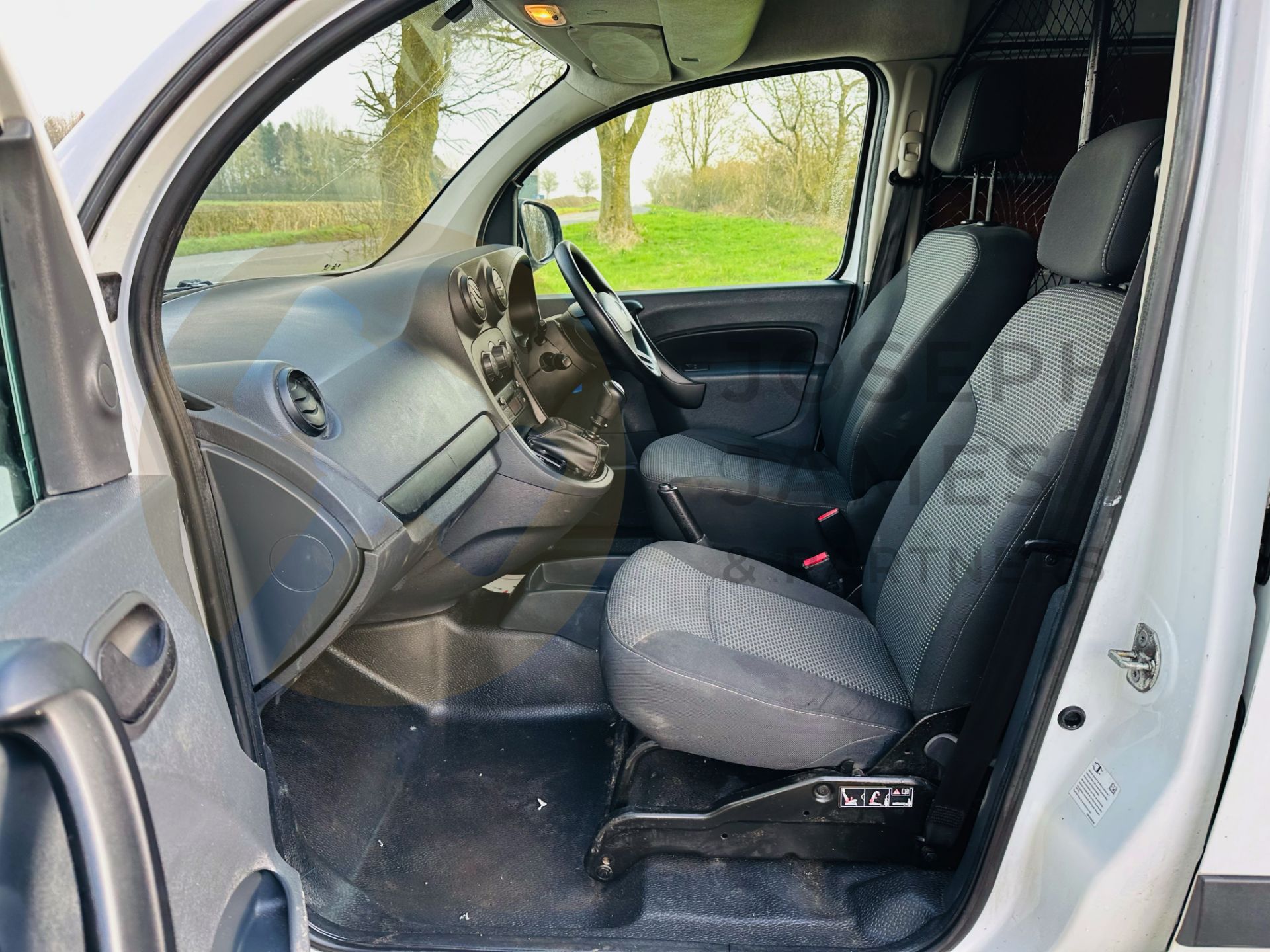 (On Sale) MERCEDES CITAN 111CDI "LWB" 2019 MODEL - AIR CON - EURO 6 - ELECTRIC PACK - NO VAT!!! - Image 15 of 28