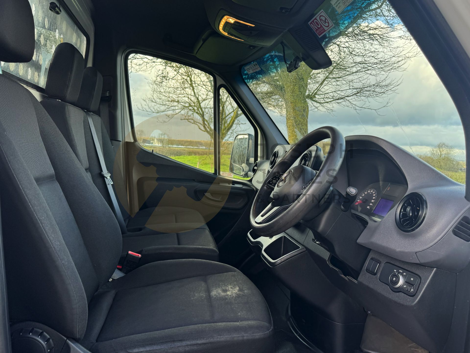 (ON SALE) MERCEDES SPRINTER 314 CDI *LWB - DROPSIDE TRUCK* (2020 -NEW MODEL) 7-G AUTOMATIC *EURO 6* - Image 24 of 36