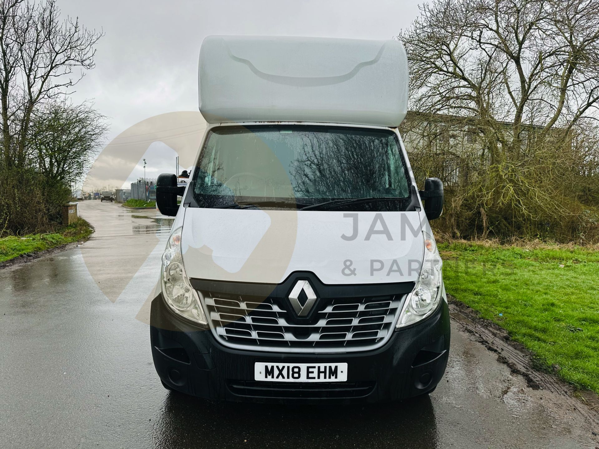 RENAULT MASTER 2.3 CDI (135BHP) LWB LOW LOADER LUTON BOX VAN - 18 REG - AIR CON - LONG AND HIGH BODY - Image 3 of 24